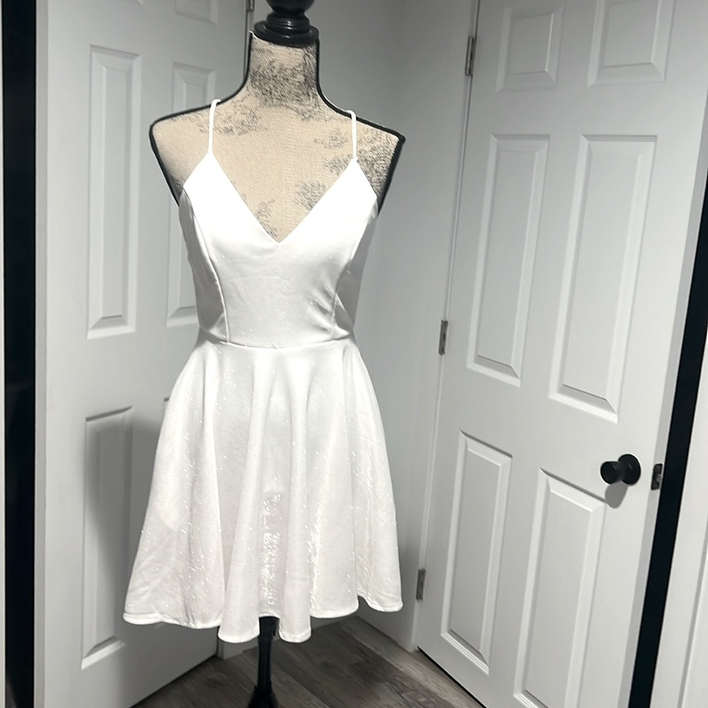 White back lace stretchy fabric spaghetti strap V-neck dress